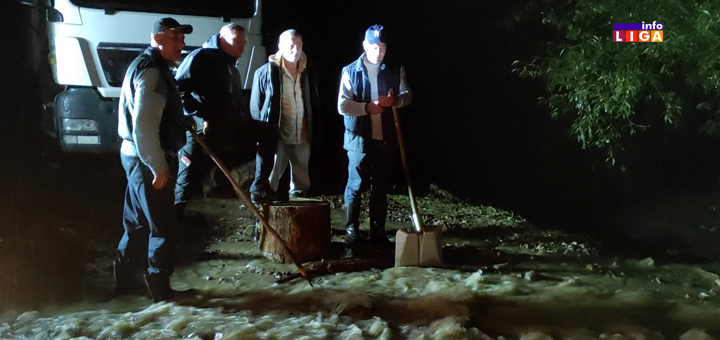 IL-brusnik-noc Ivanjica: Paklena noć za meštane Brusnika, lopatama odvraćali vodu, stiže pomoć (VIDEO)