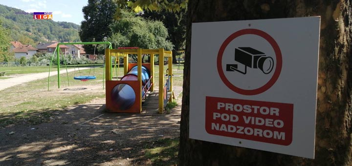 IL-park-1 Divlljanje pojedinaca u gradskom parku i dečijem igralištu mora biti sprečeno