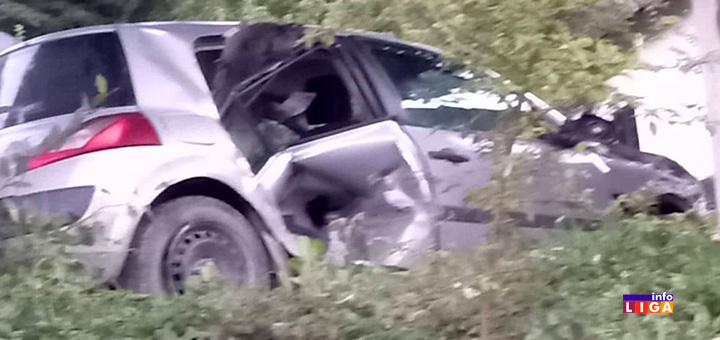 IL-prilicki-kiseljak-auto-smrskan-1 Dve saobraćajke u Ivanjici, jedan sleteo pokraj kuće, drugi ispred prodavnice (FOTO)