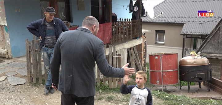 IL-porodica-zecevic3 Dvanaest razdraganih okica u bespuću ivanjičkog kraja (VIDEO)