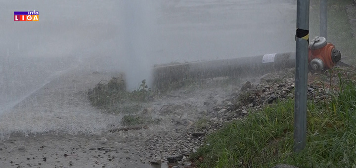 IL-odvaljen-hidrant-kamion- Kamion otkinuo hidrant i napravio vodoskok u centru Ivanjice (VIDEO)