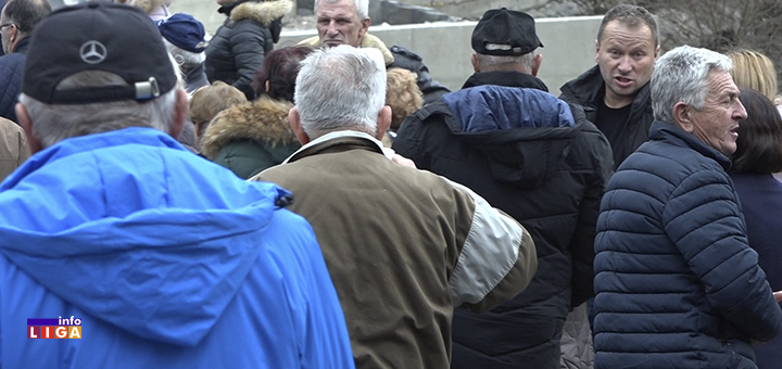 IL-derrovac-ljudi- Derovčani priredili pravo slavlje jer je njihovim mukama došao kraj (VIDEO)