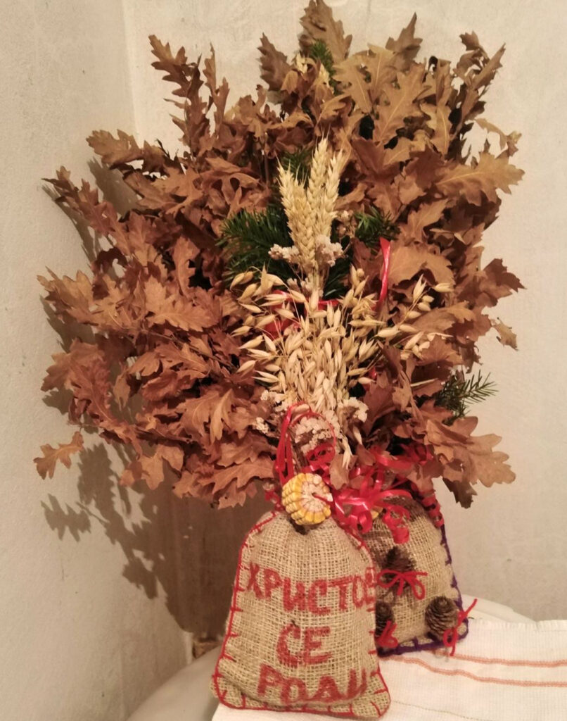 IL-hristos-se-rodi-1-806x1024 Hobi prerastao u biznis- Ivanovi badnjaci hit na beogradskim pijacama (VIDEO)