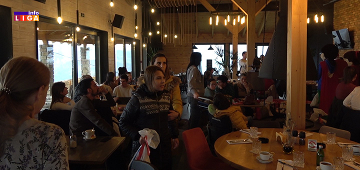 IL-muljaz-ddcp- Deda Mraz obradovao mališane iz ''Sunca'' (VIDEO)