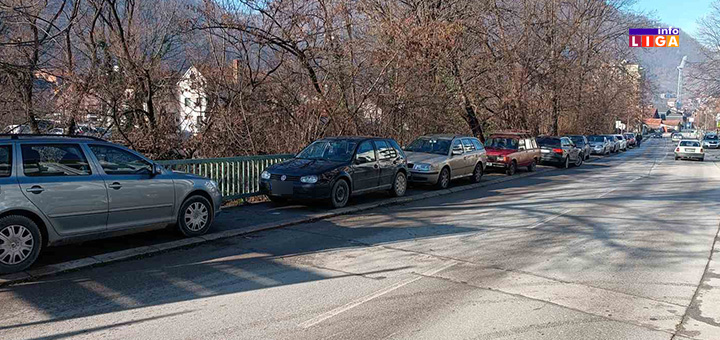 IL-parking-13.septembar- Automobili na trotoarima - deca na kolovozima
