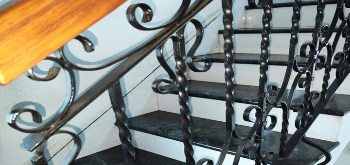 Kuca-na-prodaju-6 Kuća na prodaju u užem centru Ivanjice (FOTO)