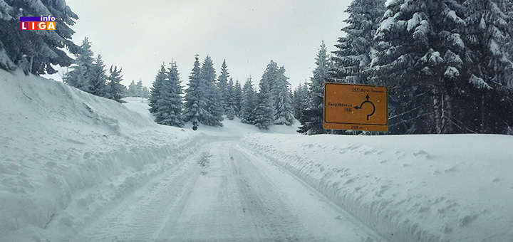 IL-Odvracenica-Preko-brdo- Preko sedamdeset sati ivanjički putari probijali snežne smetove na Goliji (VIDEO)