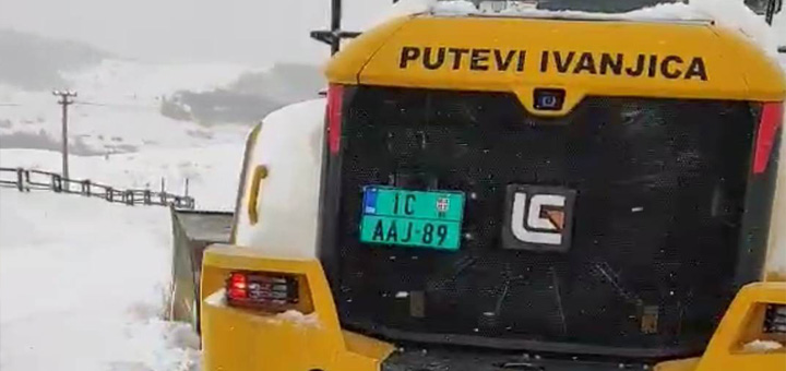 IL-Putevi-Ivanjica Noćas opet zavejani automobili - Mašine za čišćenje snega ne mogu da prođu, upozorenja uzaludna