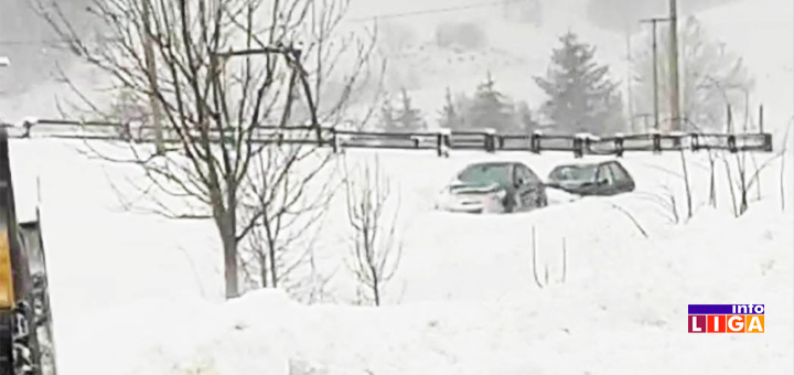 IL-Zaglavljeni-u-snegu-2 Noćas opet zavejani automobili - Mašine za čišćenje snega ne mogu da prođu, upozorenja uzaludna
