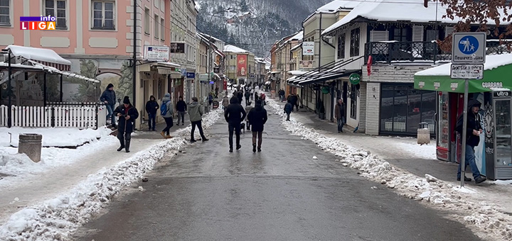 IL-ulica-ciscenje- Čišćenje ulica i trotoara u gradskom jezgru- preuzimanje soli i kalcijum-hlorida u garaži JKP ''Ivanjica'' (VIDEO)