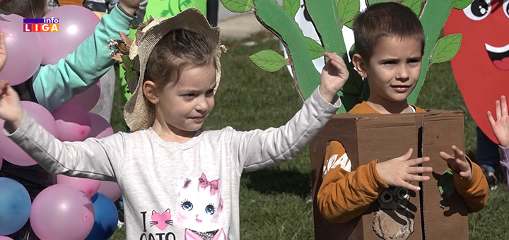 IL-Deca-Zvoncica- U Ivanjici još uvek žive školske priredbe za Osmi mart (VIDEO)