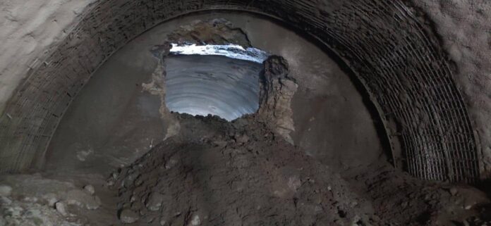 Tunel-Laz-Probijena-cev-1-696x321-1 Probijena prva cev u tunelu ''Laz''