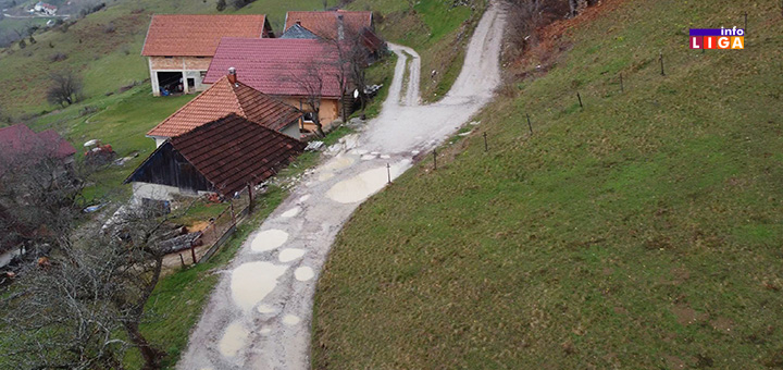 IL-Glog-Okruglica-Katici-put-mestani- Kamioni pretovareni, putevi razoreni, deca u blatu do kolena (VIDEO)