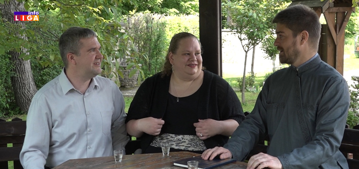 IL-Jeniffer-i-Johnatan-1-1 Amerikanci se zaljubili u Ivanjicu - Jennifer i Jonathan postali Dragana i Jovan (VIDEO)