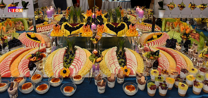 il-dar-mar1 Vešti prsti Marine i Darka Sinđelića iz Ivanjice od voća stvaraju umetnička dela (VIDEO)