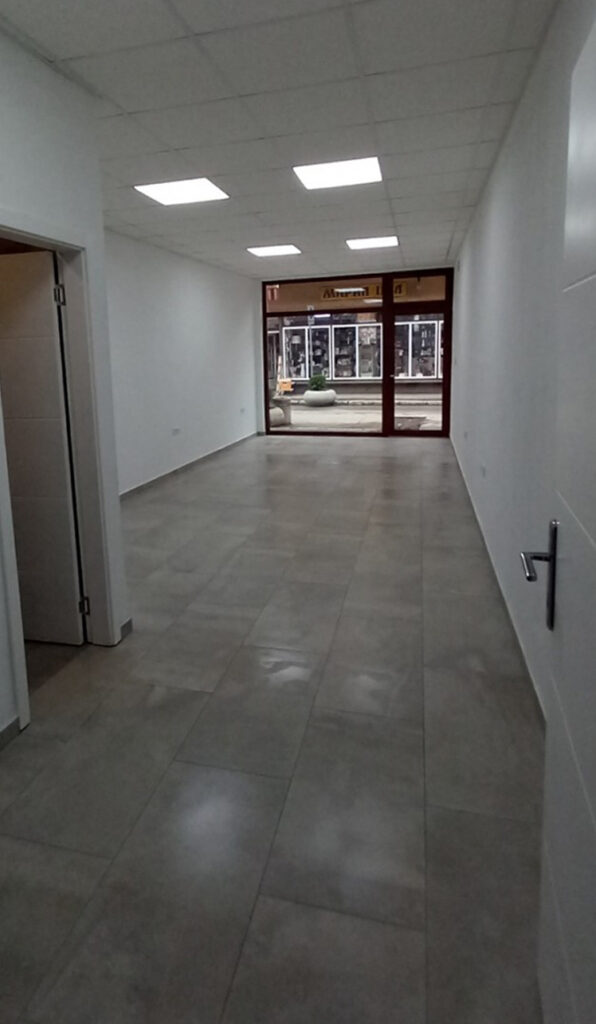 1-596x1024 Izdaje se poslovni prostor u samom centru Ivanjice