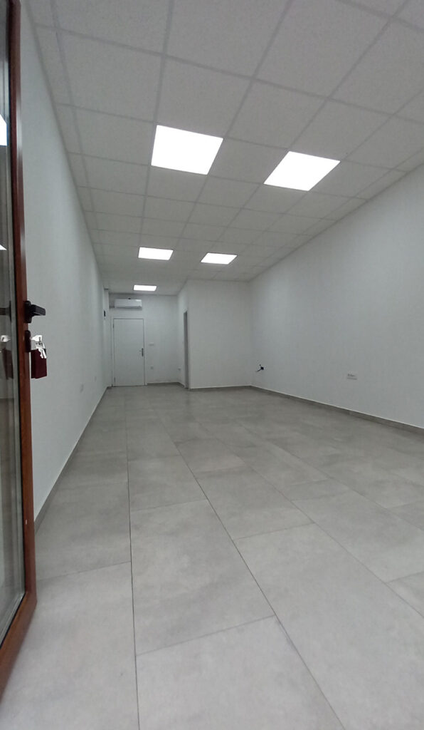 3-596x1024 Izdaje se poslovni prostor u samom centru Ivanjice