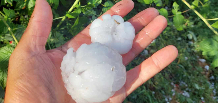 IL-Grad-Ivanjica-3 Krupan grad ''tukao'' delove ivanjičke i ariljske opštine (VIDEO)