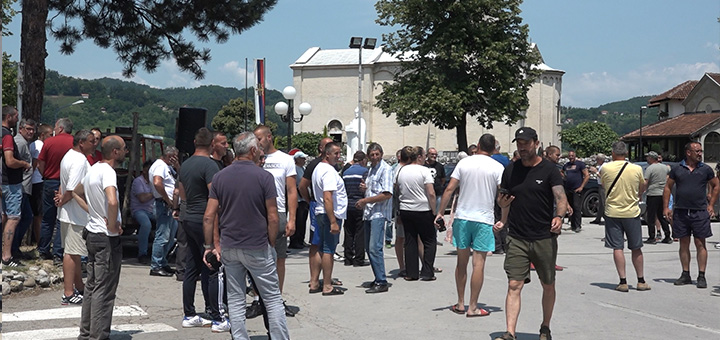 IL-Malinari-protest- Održan protest malinara- Organizatori razočarani odzivom (VIDEO)