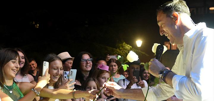 IL-Cetkovic-Sergej Preko sto hiiljada ljudi posetilo Nušićijadu - Rozga oduševila spektakularnim koncertom (VIDEO)