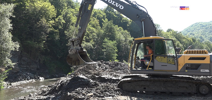 il-cev Angažovana teška mehanizacija kako bi se što pre normalizovalo vodosnabdevanje u Ivanjici (VIDEO)