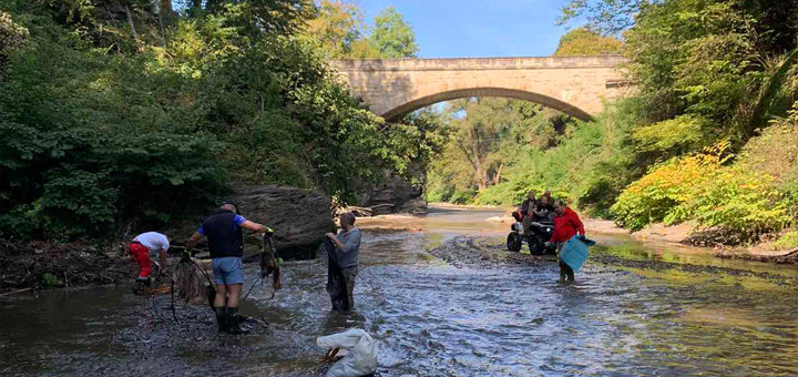 IL-Dva-ciscenje-Moravice Uklonjen otpad iz korita Moravice od Vodopada do Kamenog mosta(VIDEO)
