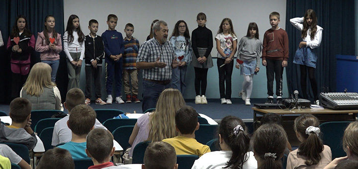 IL-Knjiga-solidarnosti-Ivanjica- Ivanjička biblioteka „Svetislav Vulović“ bogatija je za hiljadu naslova (VIDEO)