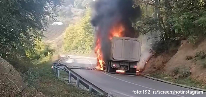 IL-Zapaljen-sleper- Nezgoda na putu Ivanjica-Guča: Zapalio se šleper