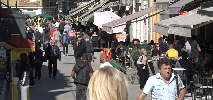 IL-glavna-ulica Za prvake po 12 000 dinara (VIDEO)