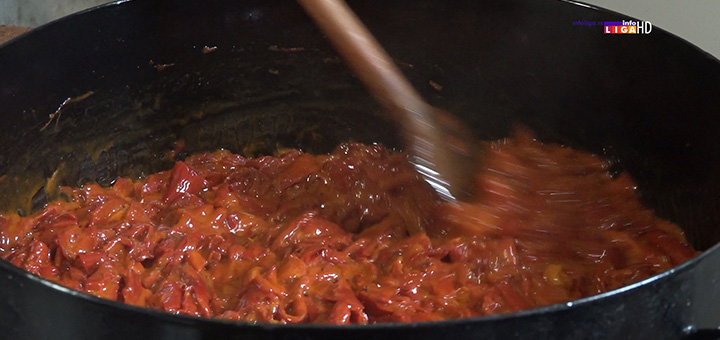 il-ajvar- Snežana iz Ivanjice otkriva tajni začin za vrhunski ajvar (VIDEO)