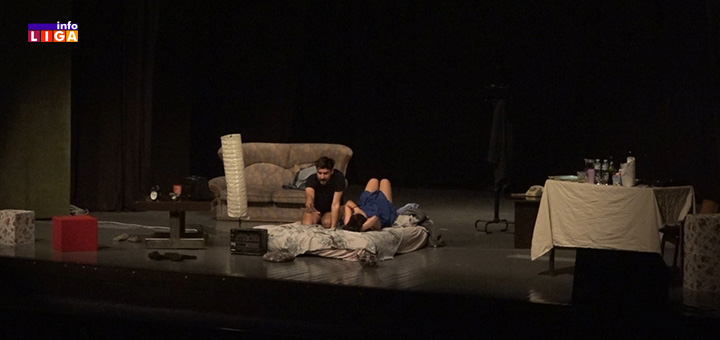 il-frenki-i-dzoni- Popularna predstava "Frenki i Džoni" oduševila ivanjičku publiku (VIDEO)