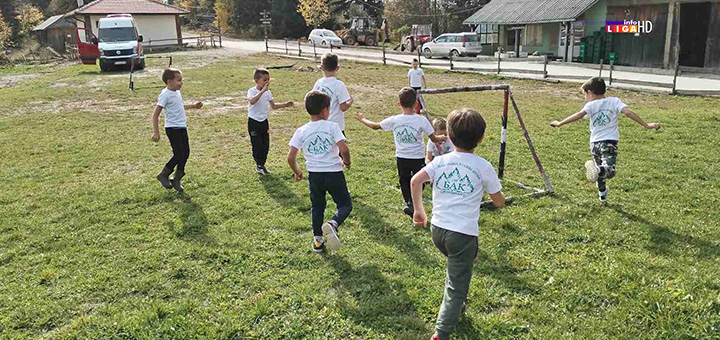 il-golija- Najmlađi Ivanjičani u akciji pošumljavanja Golije (VIDEO)