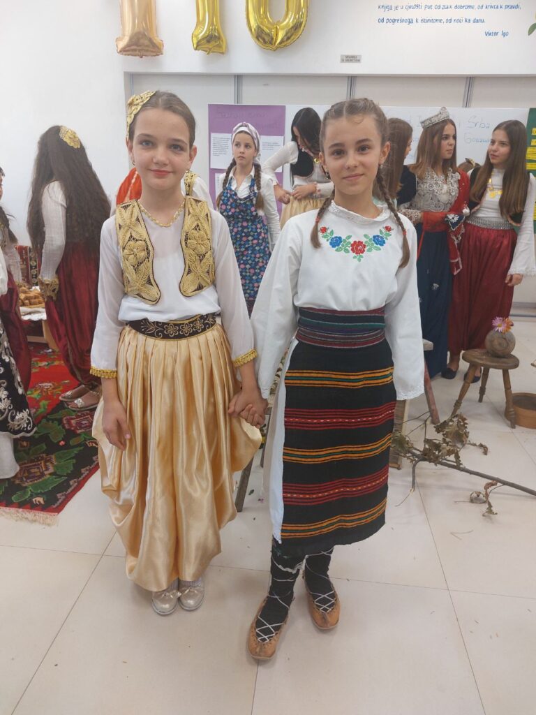 lepota-razlicitosti1-768x1024 Lepota različitosti: Učenici iz Prilika ambasadori tradicije i interkulturalnosti