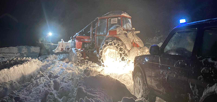 IL-Spasavanje Vatrogasci izvukli zavejane putnike- Apel vozačima da sačekaju stabilizaciju vremena