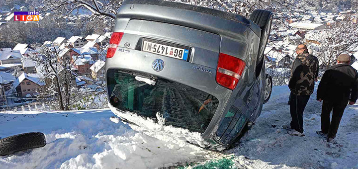 il-kola Vozači oprez! Zbog leda na kolovozu auto završio prevrnut pored puta