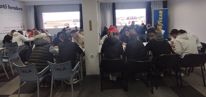 IL-Navak-centar-predavanje- Za ivanjičke srednjoškolce organizovan trening sigurne vožnje ''Život za mlade vozače'' (VIDEO)