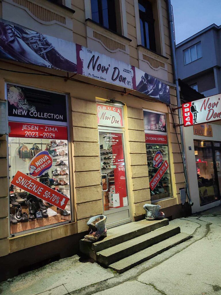 d0ed045a-c169-431c-bd24-0ec77f88eb6b-768x1024 U prodavnici Novi Don sniženje obuće i do 70 odsto