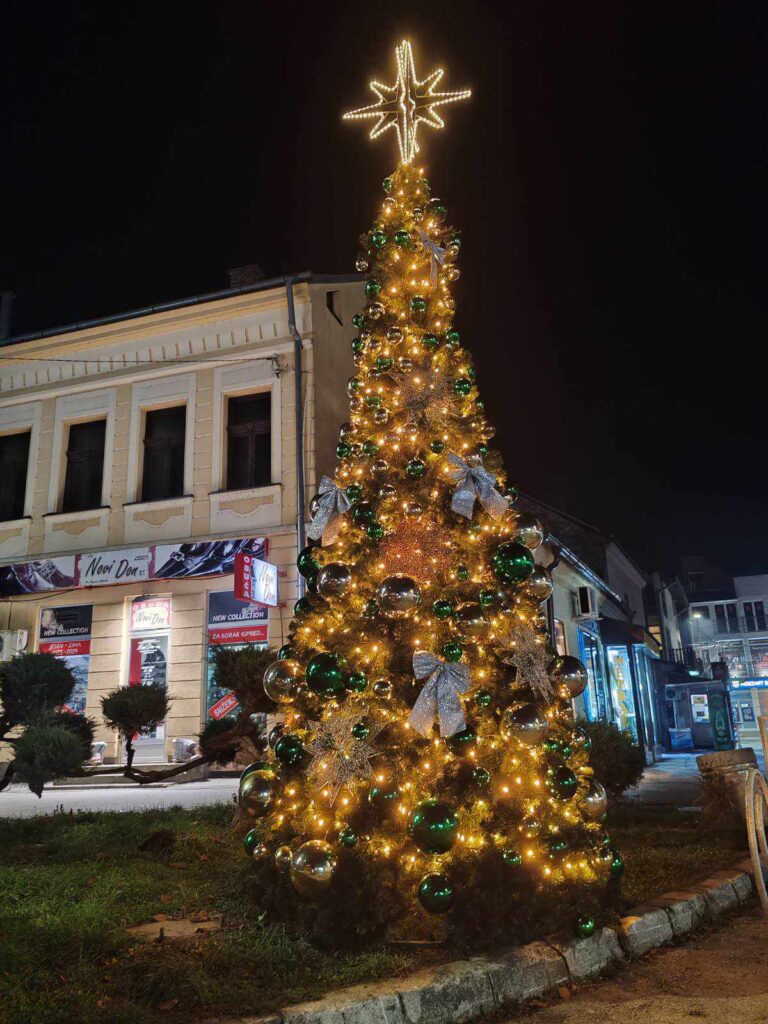 dea07466-d2d8-429b-a2e5-777b74b89645-768x1024 U prodavnici Novi Don sniženje obuće i do 70 odsto