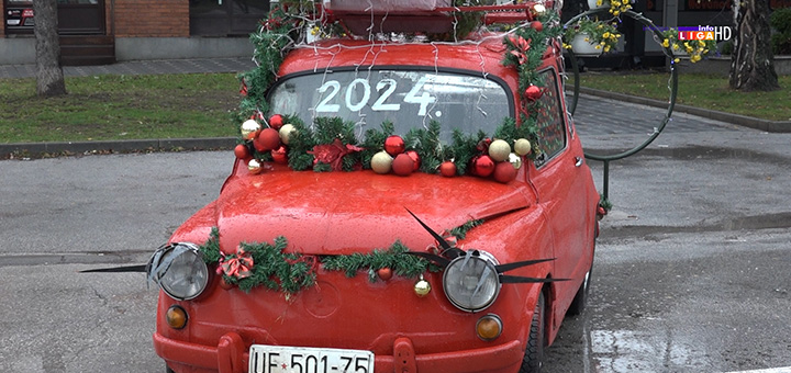 il-fica-arilje Arilje u nesvakidašnje dekorisanom ambijentu dočekuje praznike a fića je hit (VIDEO)