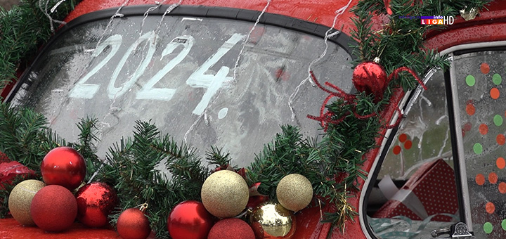 il-fica-arilje1 Arilje u nesvakidašnje dekorisanom ambijentu dočekuje praznike a fića je hit (VIDEO)