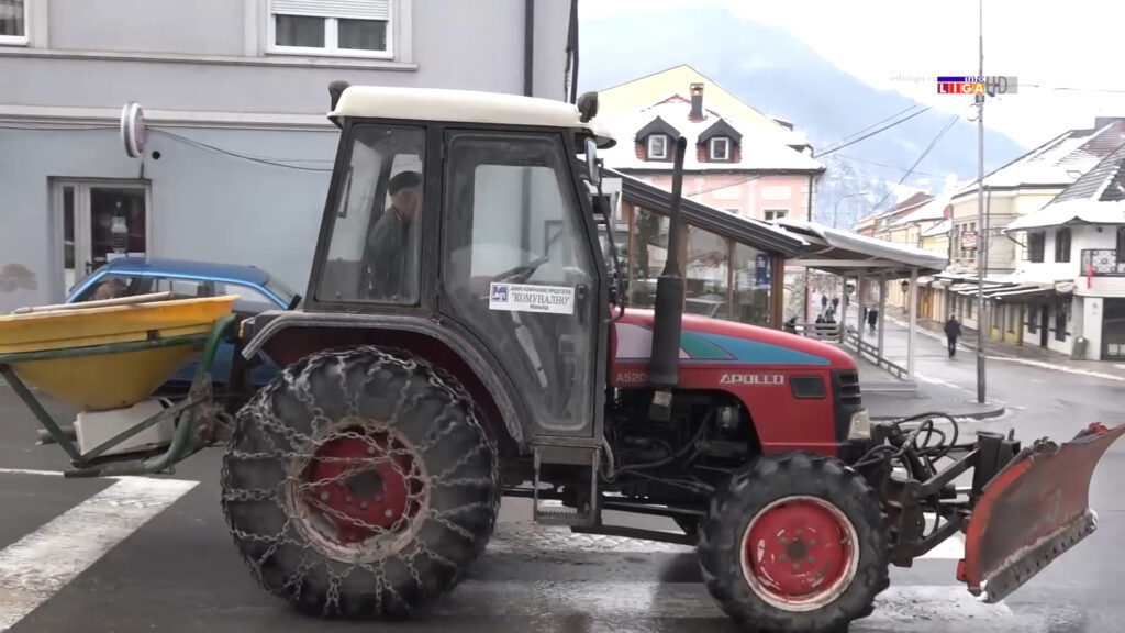 00171.00_00_19_44.Still002-1024x576 Led na trotoarima i putevima - JKP ''Ivanjica'' održava sve deonice prema prioritetima (VIDEO)