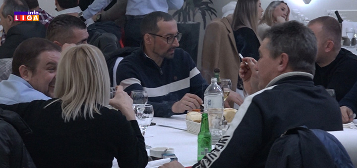 IL-DV-Vujke-1 Na donatorskoj večeri za Vujketa prikupljeno preko dva miliona dinara (VIDEO)