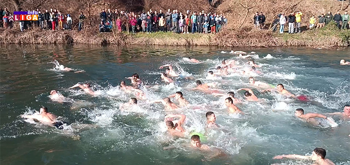 IL-bogojavljenski-krst-arilje Desetogodišnji Jovan prvi doplivao do Časnog krsta (VIDEO)
