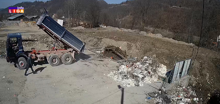 il-kabasti-otpad2 Iskipao pun šleper smeća- JKP Ivanjica još jednom apeluje na nesavesne građane (VIDEO)