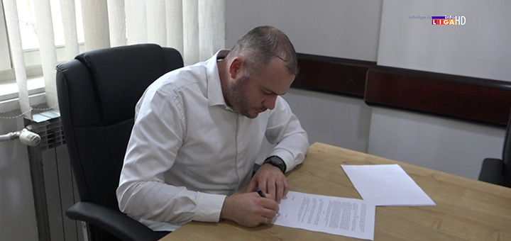 il-minibus-ugovor1 Vredna donacija Ivanjici Ministarstva za brigu o selu (VIDEO)