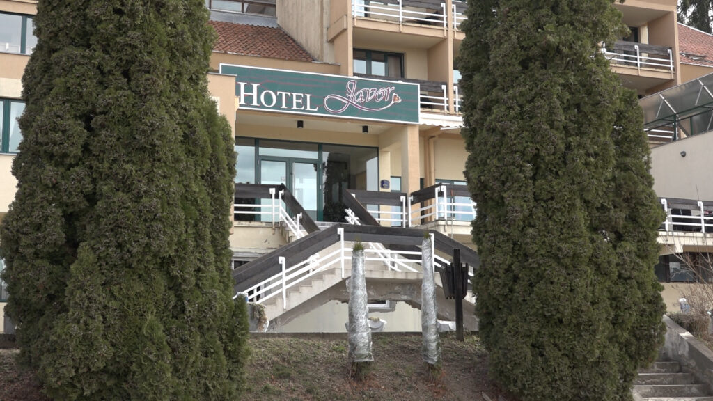 00143.MTS_.00_00_06_25.Still001-1024x576 U hotel ''Javor'' na Kušićima stigli Rusi: ''Oduševljeni smo prirodom, hranom, ljudima...'' (VIDEO)