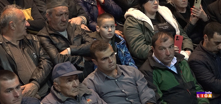 il-skup-malinara- Više stotina malinara na skupu u Arilju o ceni malina u 2024. godini (VIDEO)