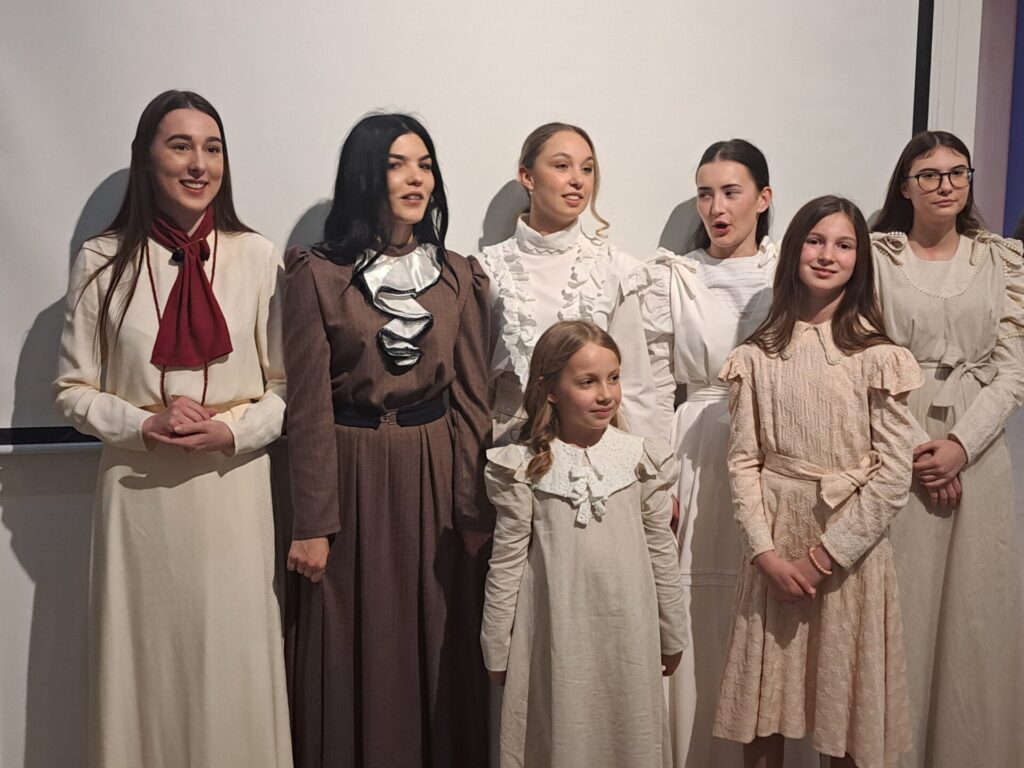 slika-1-haljine-ftn-1024x768 Građanski ženski kostim s kraja 19. veka – rad studenata Fakulteta tehničkih nauka u Čačku