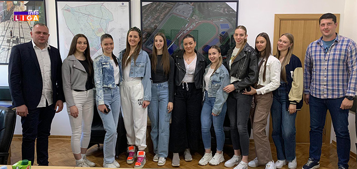 IL-Odbojkasice-GImnazije-vicesampionke- Predsednik opštine Ivanjica ugostio vicešampionke u odbojci (VIDEO)