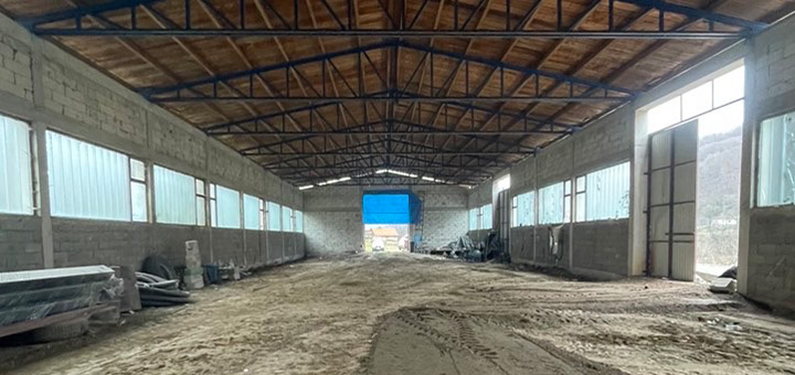 il-hala-za-izdavanje1 Prodaje se magacinsko-poslovni prostor u Grabovici – 600 m² sa industrijskom strujom i parkingom